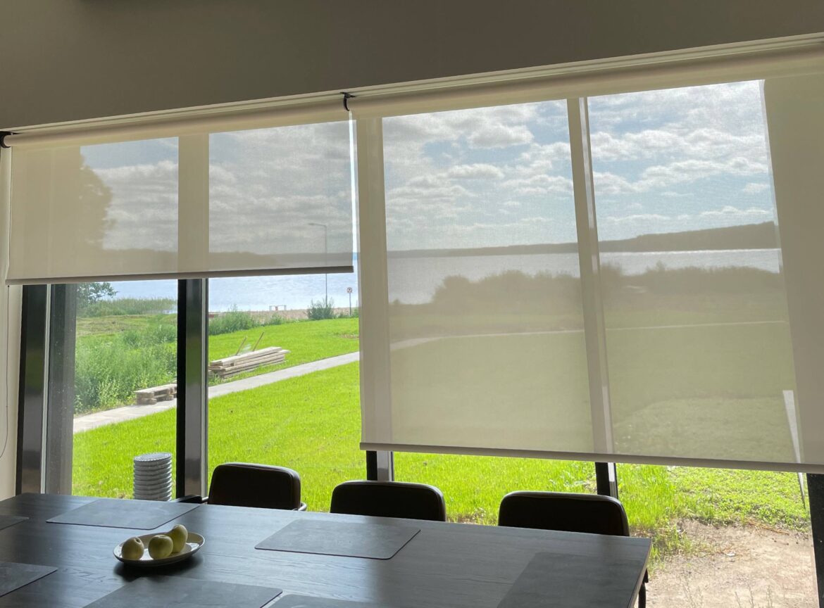 Поменять ткань на рулонных шторах